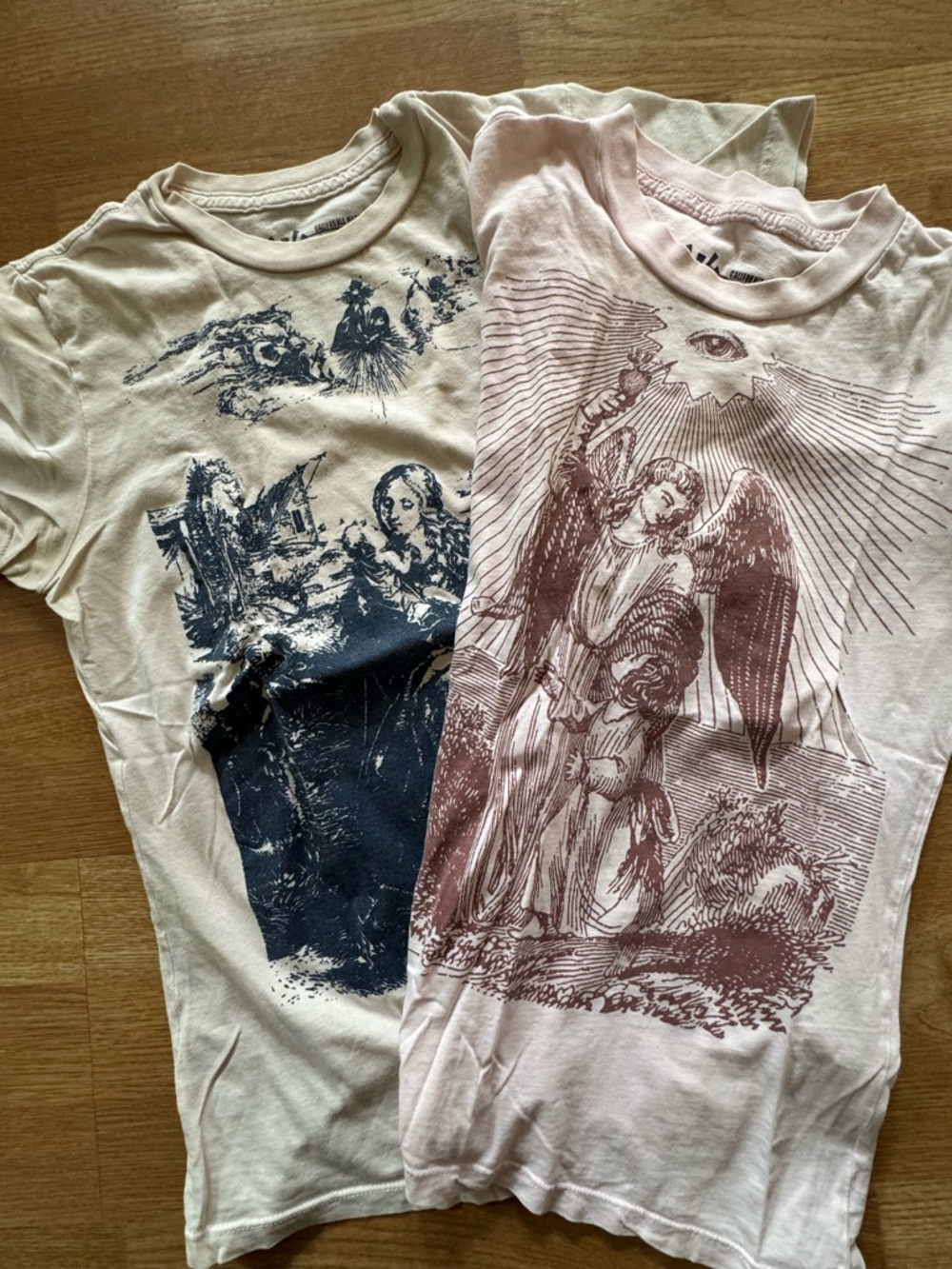 Womens Vtg UO Graphic Angel Tees